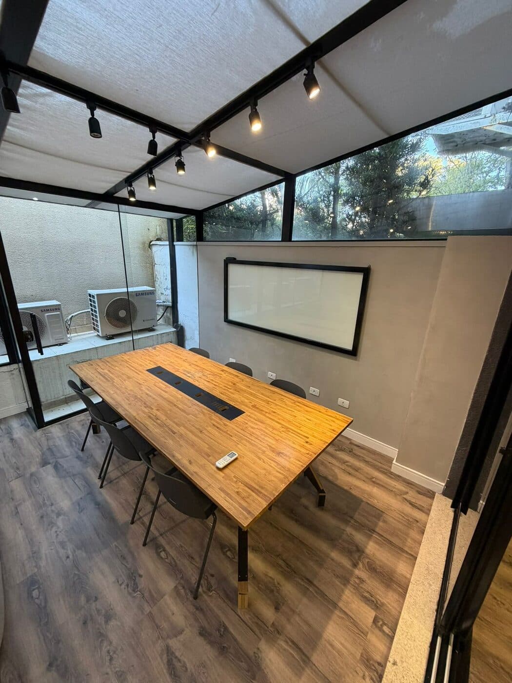 Sala de Reunião · 8 pessoas